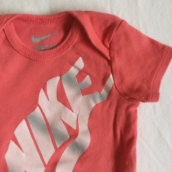 nike coral logo short sleeve bodysuit diaper shirt 6 months baby girl - Picture 2 of 6